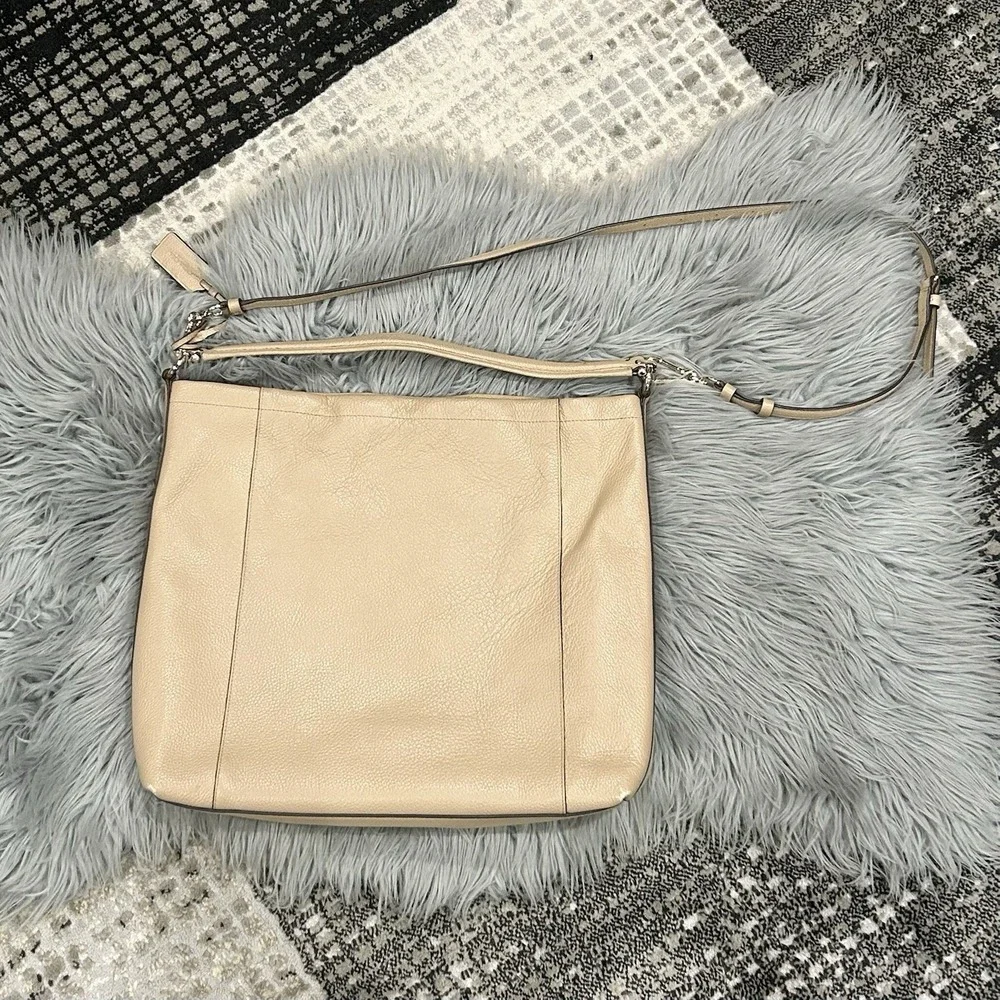 COACH Scout Hobo Tan Pebbled Leather Convertible Shoulder Bag Approx‎ 14